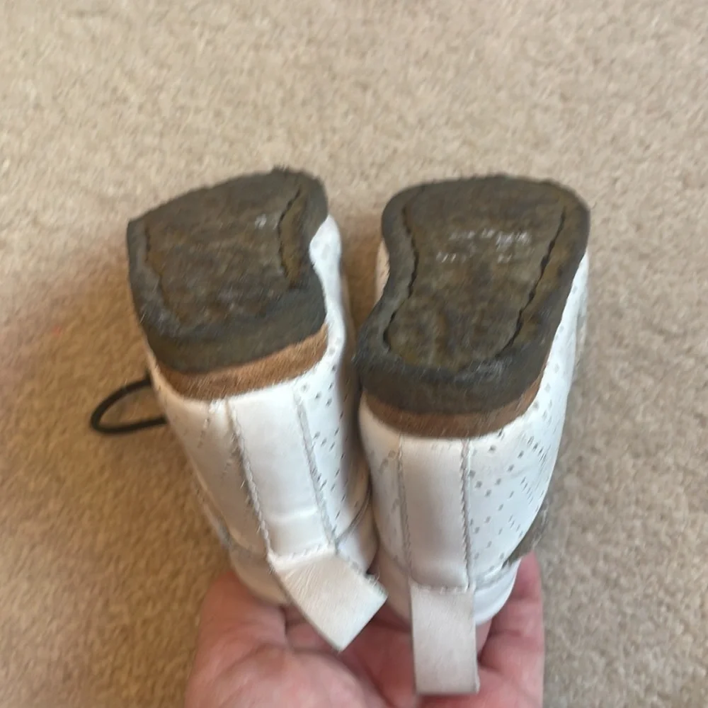 🥾 Cucu New York white perforated, leather, baby walking shoes, crêpe sole